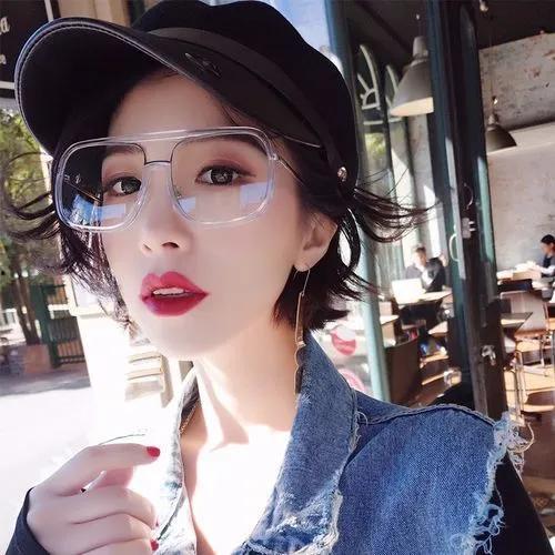 女明星带货抖音,明星效应引领潮流购物新风尚