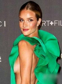 明星不戴文胸,揭秘不戴文胸的自信瞬间